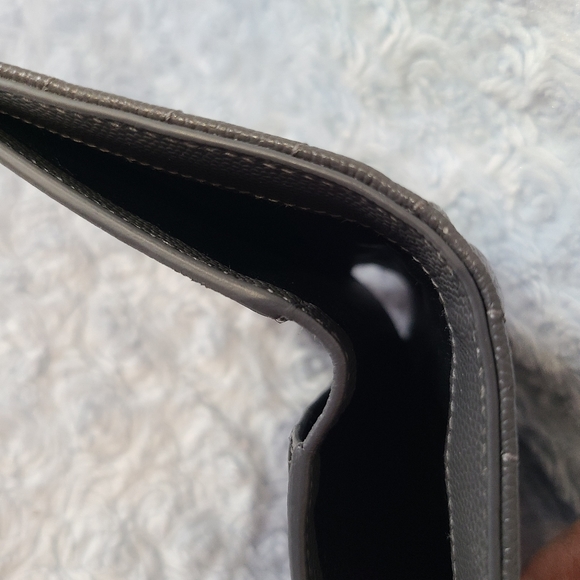 YSL Saint Laurent Grey Chevron Pebbled Bi-Fold Wallet - Picture 14 of 15